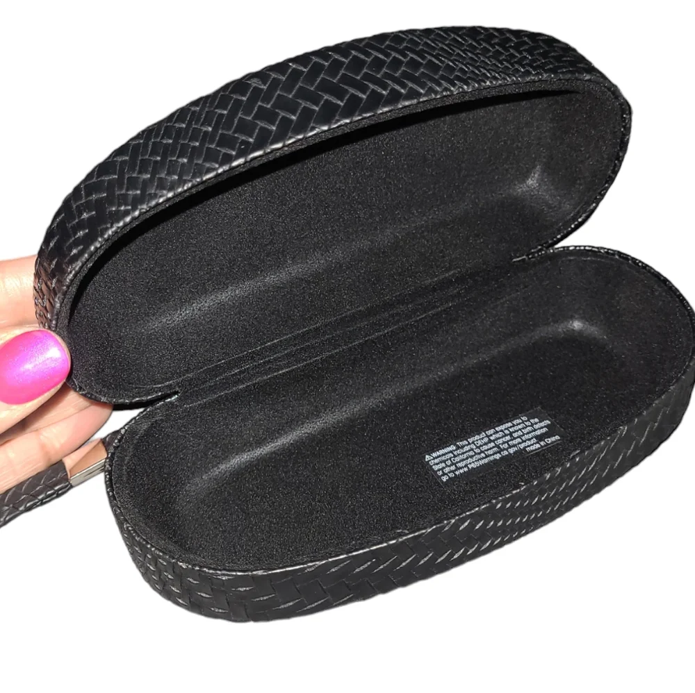 💕NWT Faux Leather Sunglass Case💕